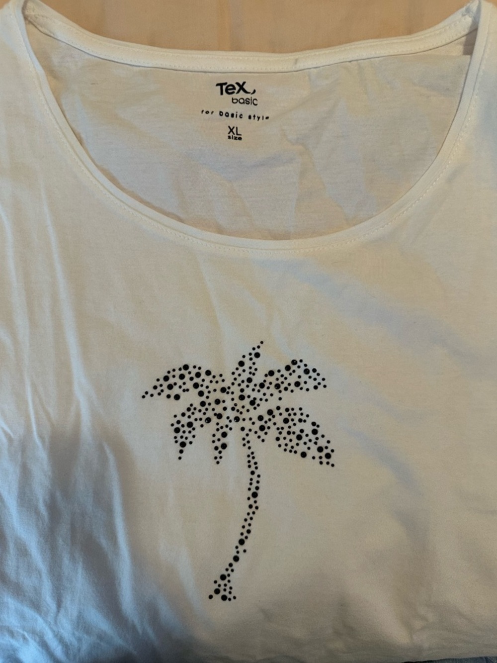 Tex Basic White Tank with Black Stud Palm Tree